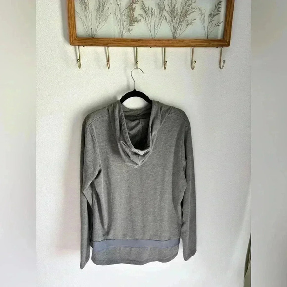 Sporty and Breathable Grey Oversized Activewear sweatshirt with Meshed details - Picture 4 of 4